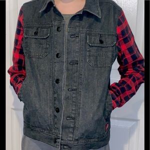 • 100% Cotton KILL Brand Jean Trucker Jacket •